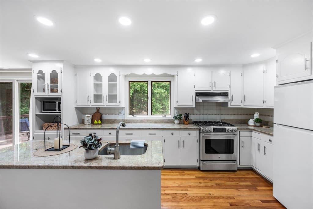 Single Family Residence at 7 Providence Rd, Westford MA 01886, photo 7 of 39