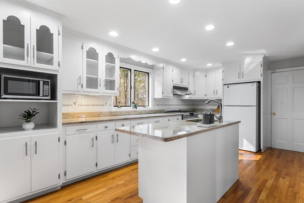 Single Family Residence at 7 Providence Rd, Westford MA 01886, photo 5 of 39