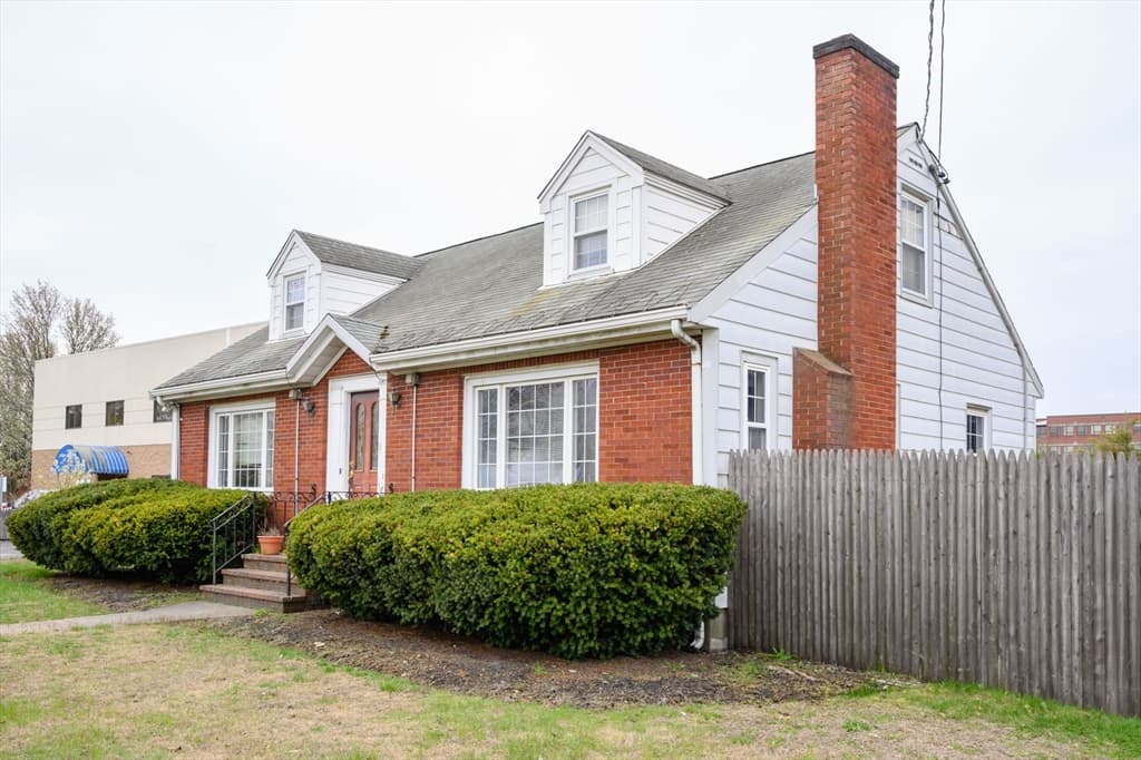 291 Centre St, Quincy MA 02169 photo 2