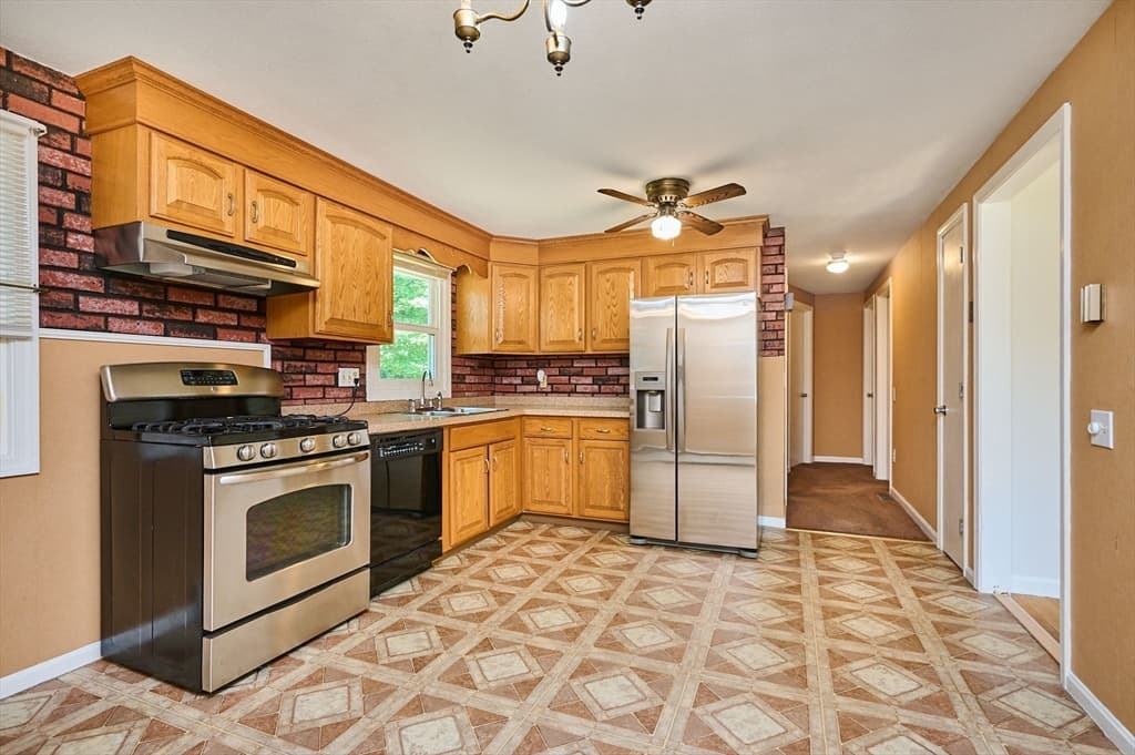 50 Phelps St, Easthampton MA 01027 photo 7