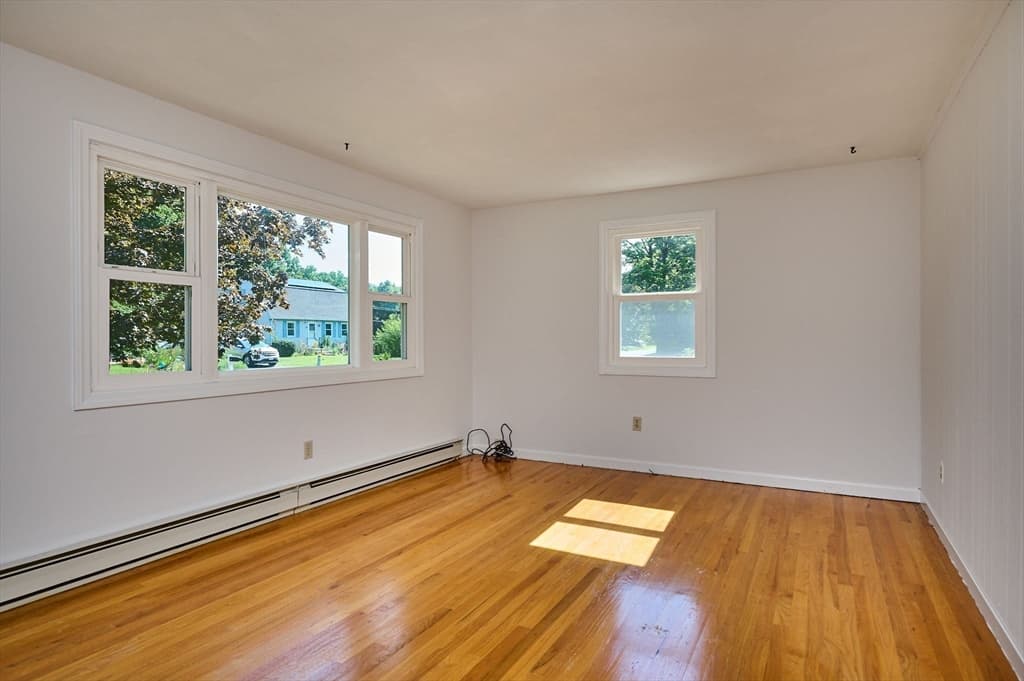 50 Phelps St, Easthampton MA 01027 photo 3