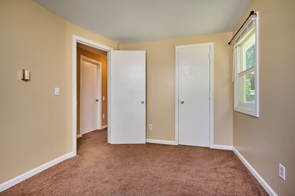 50 Phelps St, Easthampton MA 01027 photo 14