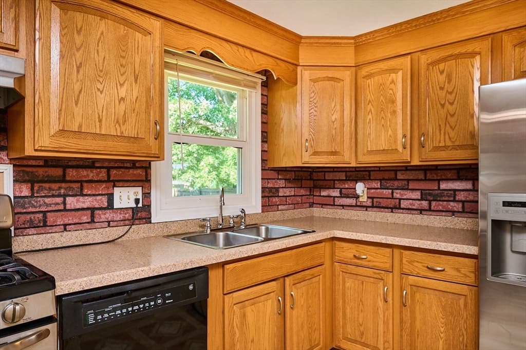 50 Phelps St, Easthampton MA 01027 photo 8