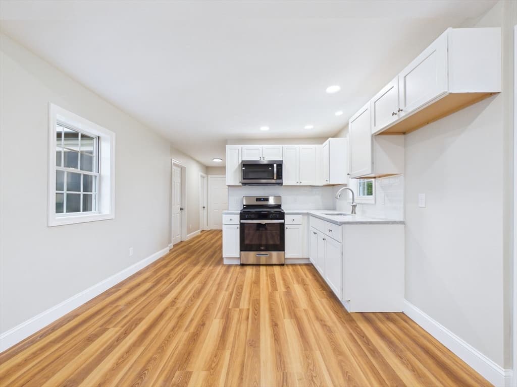 Single Family Residence at 715 Newhall St, Fall River MA 02721, photo 9 of 26