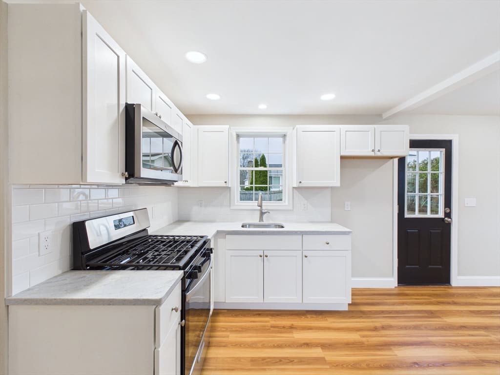 Single Family Residence at 715 Newhall St, Fall River MA 02721, photo 11 of 26