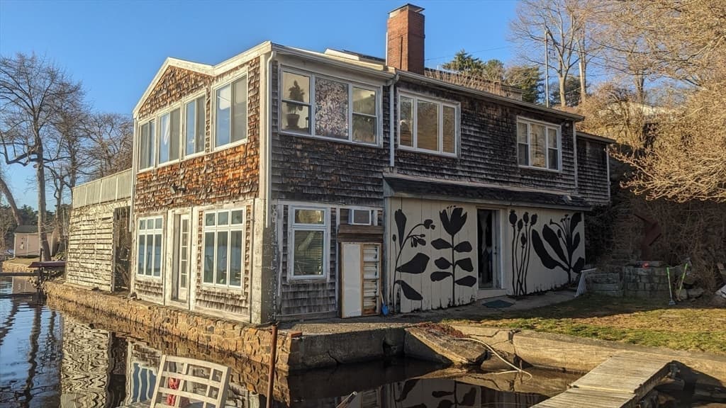 Single Family Residence at 10 Coral Hill Rd, Essex MA 01929, Essex, photo 6 of 31