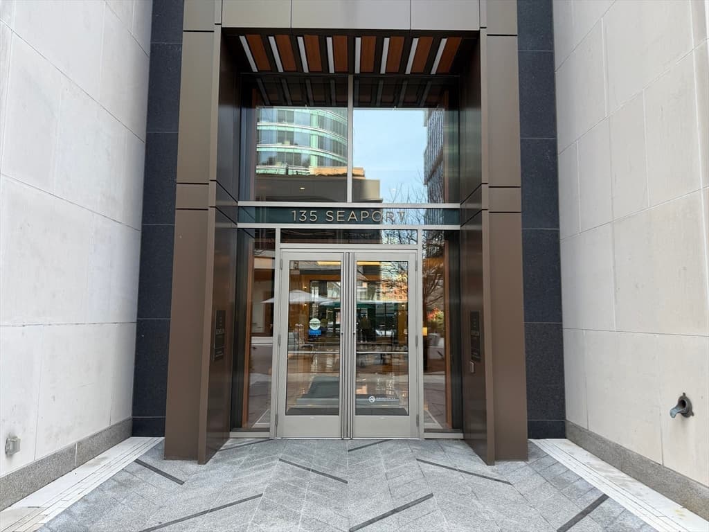 Condominium at 135 Seaport Blvd # 708, Boston MA 02210, photo 3 of 7