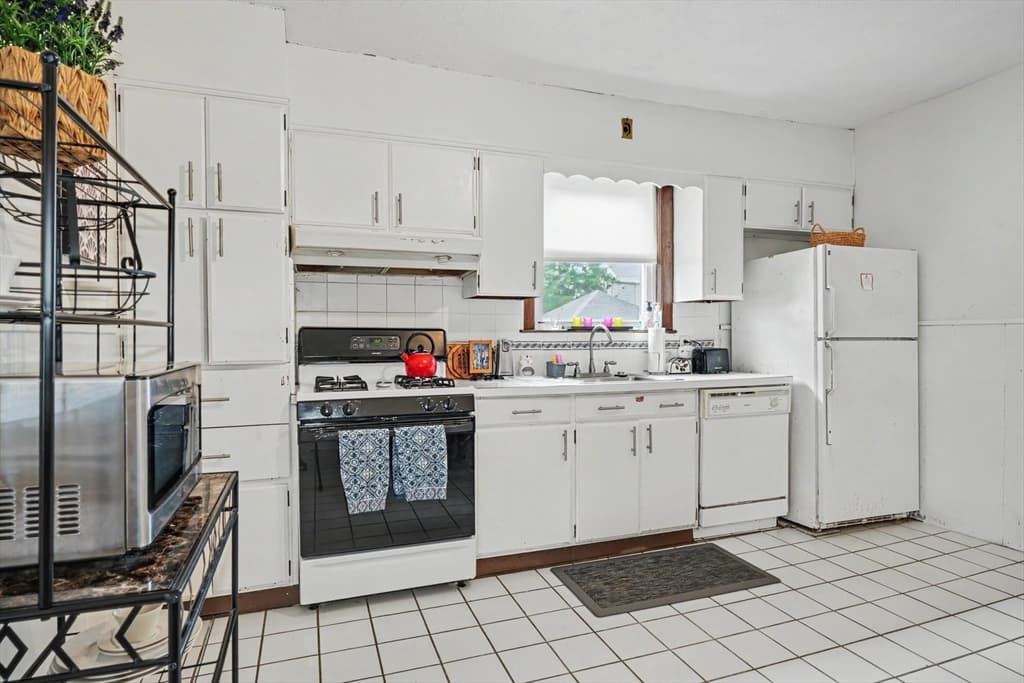 Condominium at 188 Waverley St # 1, Belmont MA 02478, Belmont, photo 5 of 16