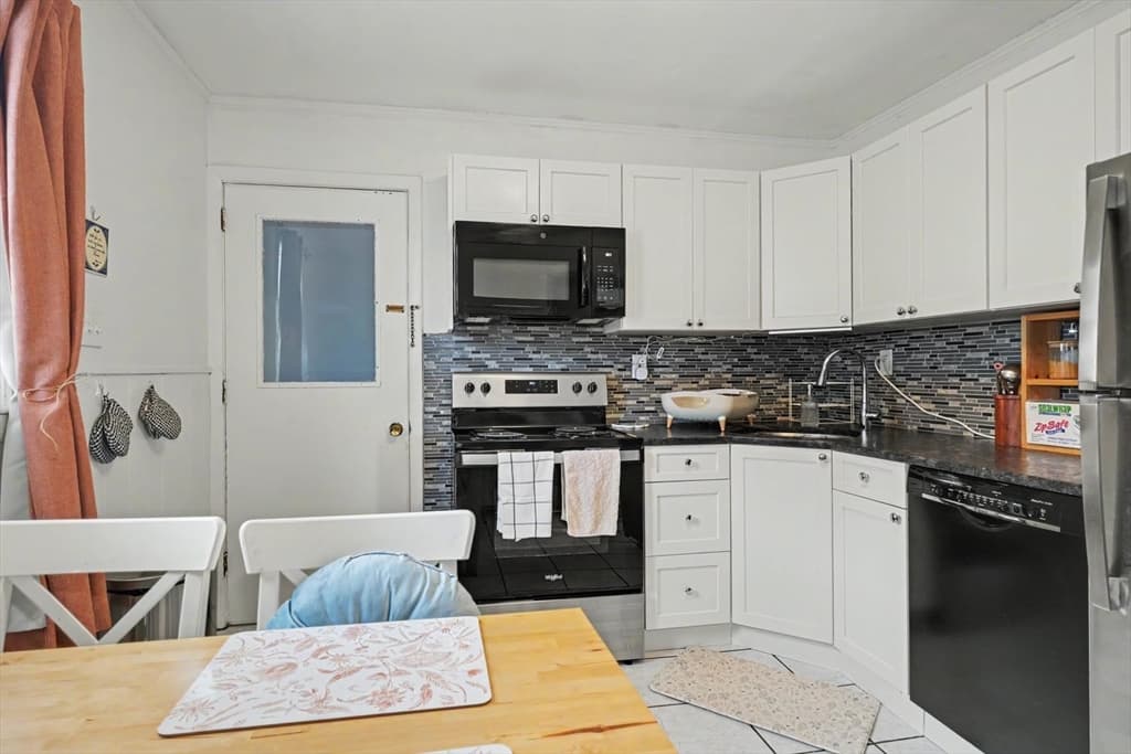 Condominium at 188 Waverley St # 2, Belmont MA 02478, Belmont, photo 6 of 23