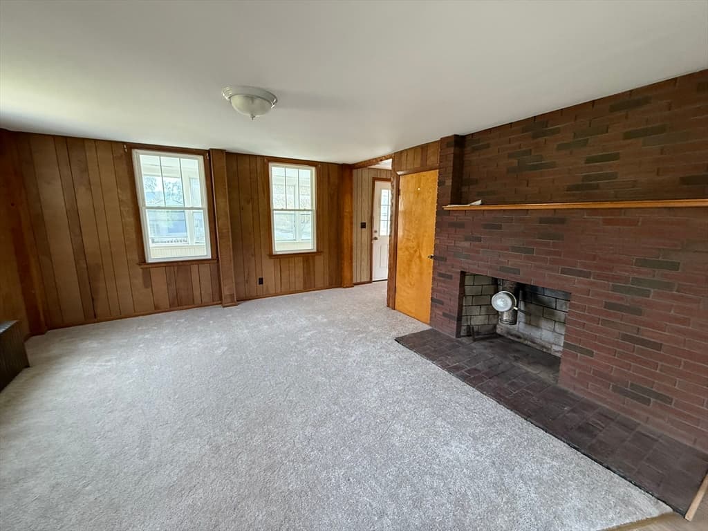 Single Family Residence at 191 Fort Hill Ave, Pittsfield MA 01201, photo 4 of 14