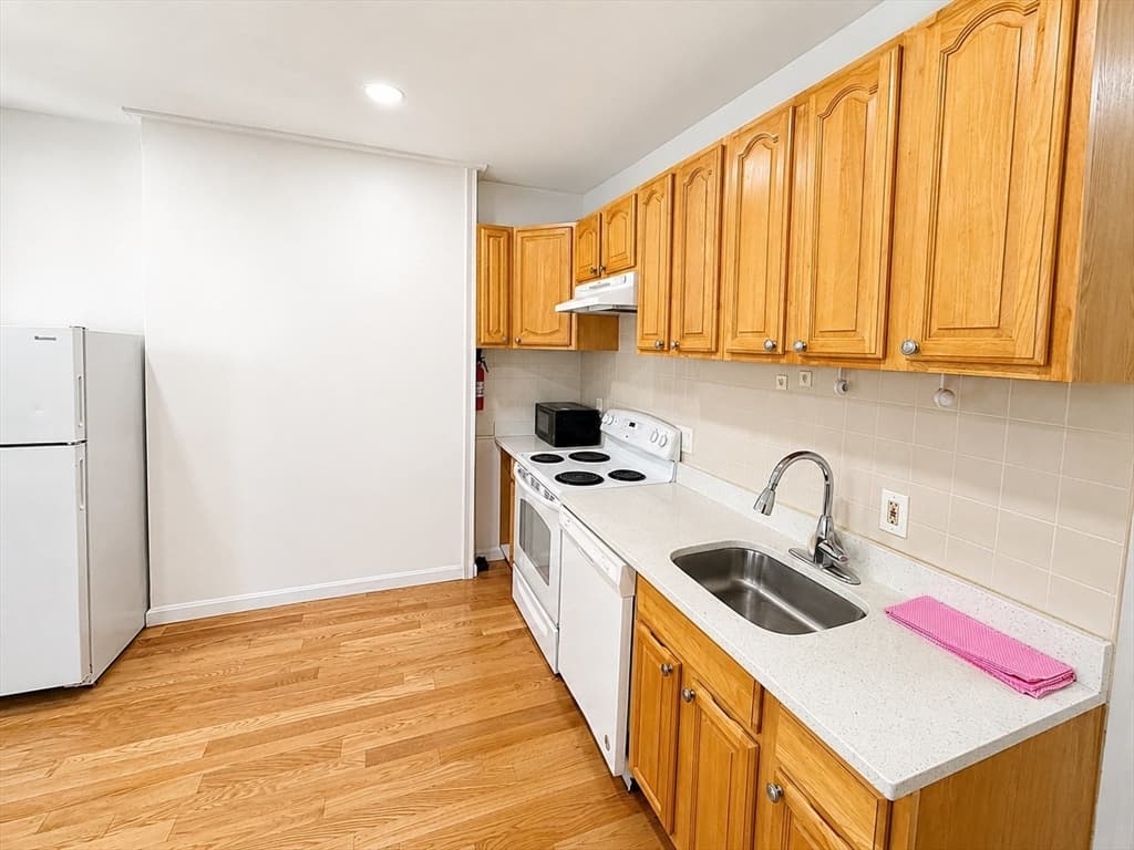 Condominium at 74 Tyler St # C, Boston MA 02111, photo 2 of 32
