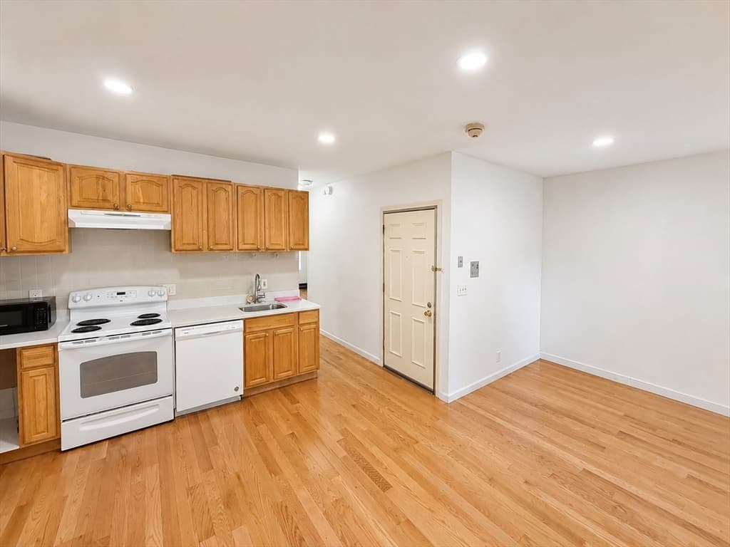 Condominium at 74 Tyler St # C, Boston MA 02111, photo 17 of 32