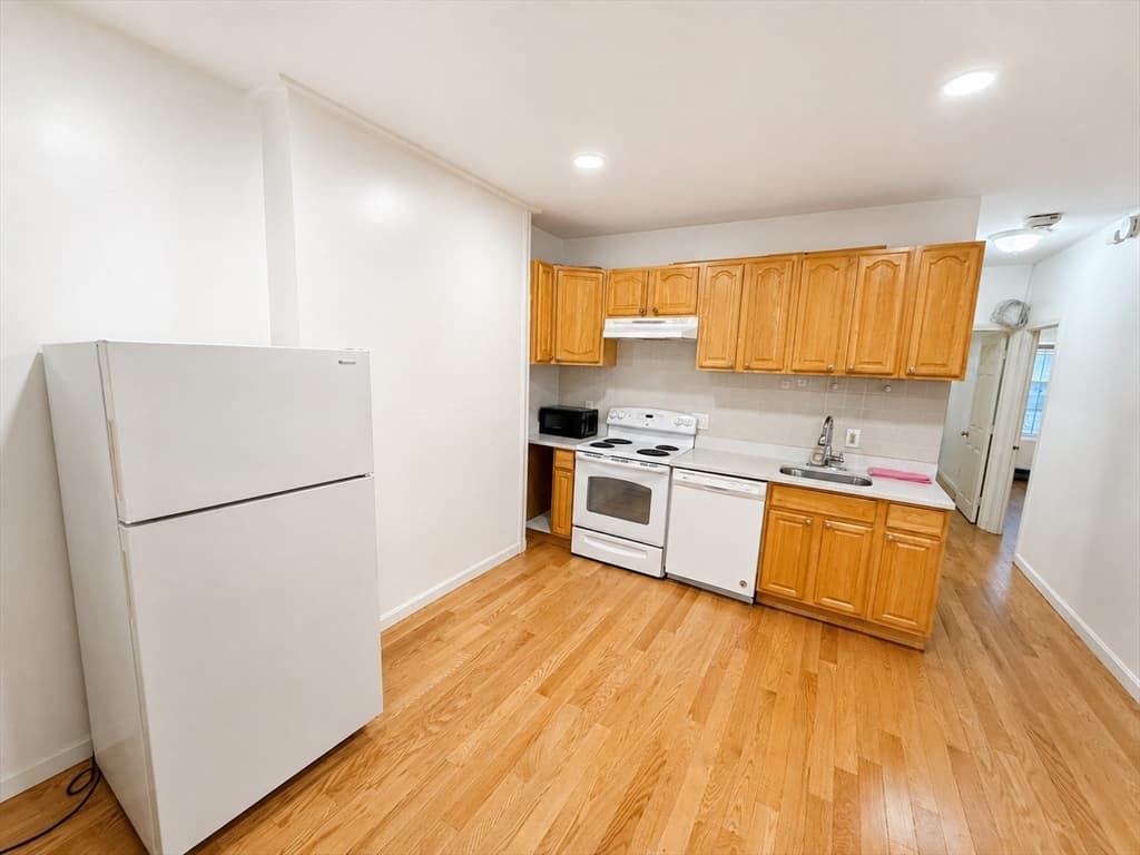 Condominium at 74 Tyler St # C, Boston MA 02111, photo 5 of 32