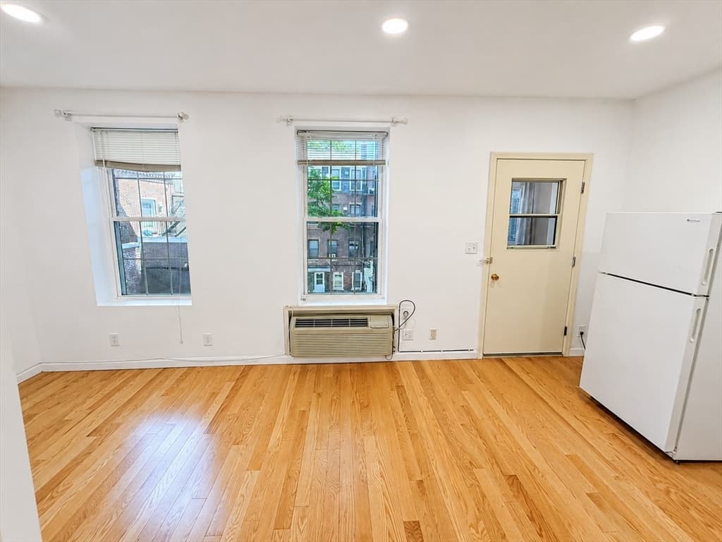 Condominium at 74 Tyler St # C, Boston MA 02111, photo 11 of 32
