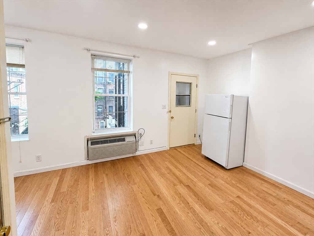 Condominium at 74 Tyler St # C, Boston MA 02111, photo 4 of 32