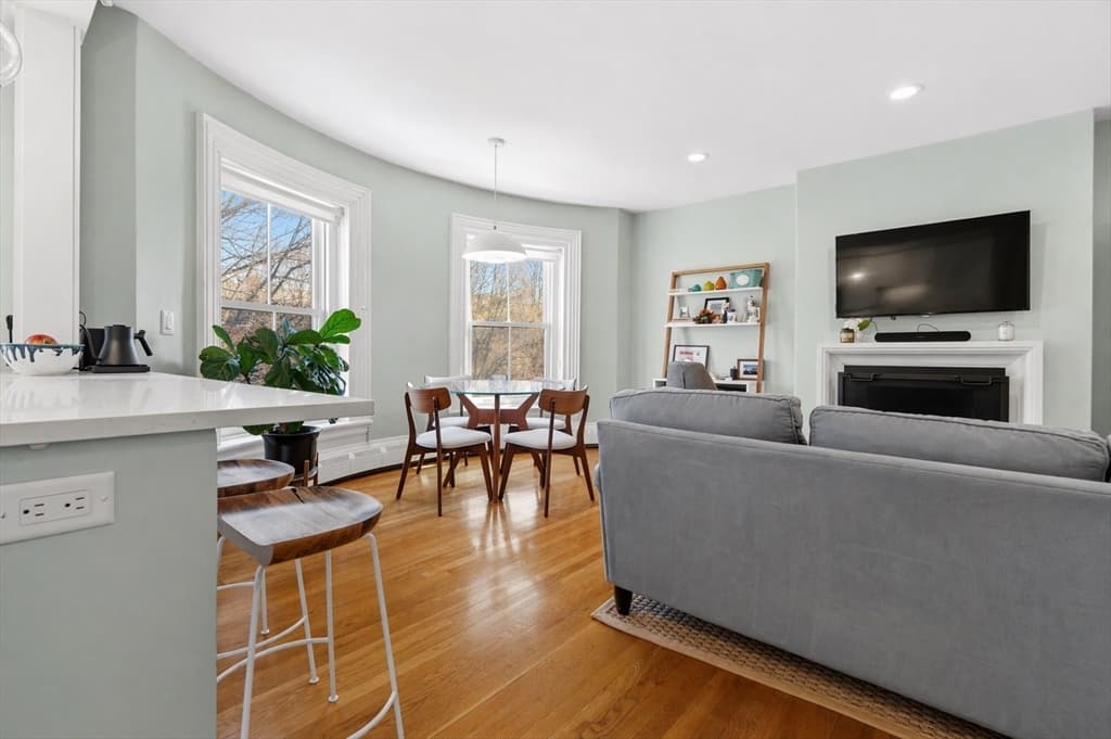 Condominium at 32 Union Park # 3, Boston MA 02118, photo 2 of 31