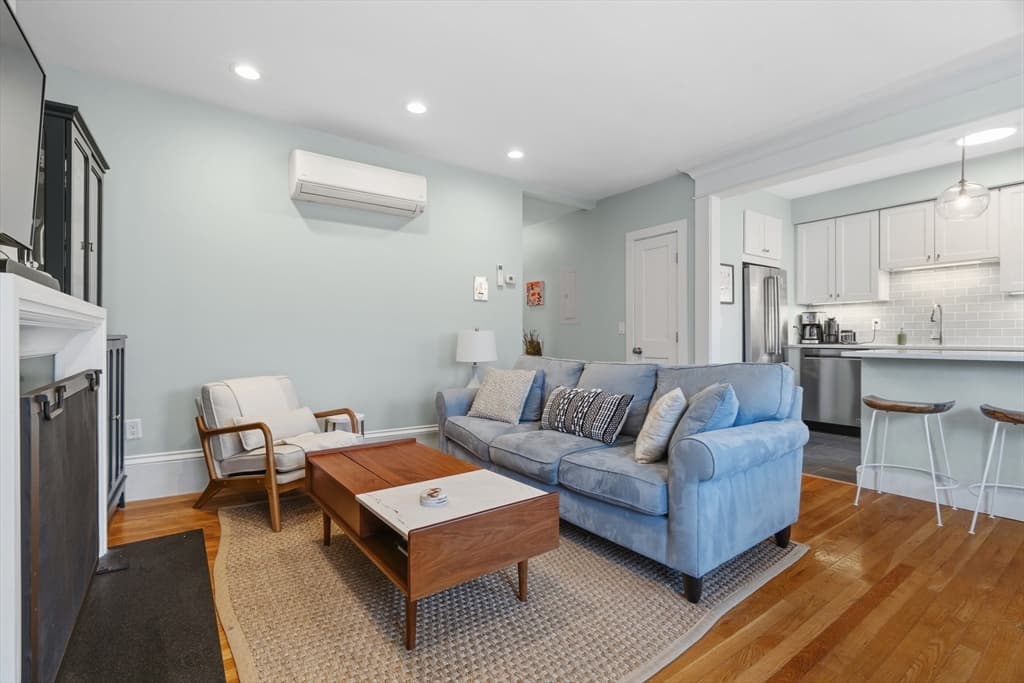 Condominium at 32 Union Park # 3, Boston MA 02118, photo 4 of 31