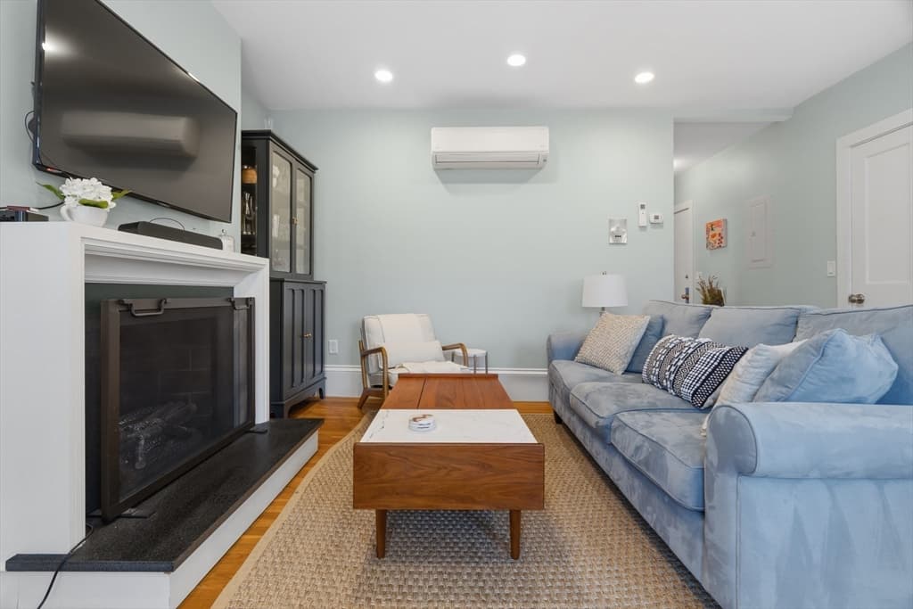Condominium at 32 Union Park # 3, Boston MA 02118, photo 8 of 31