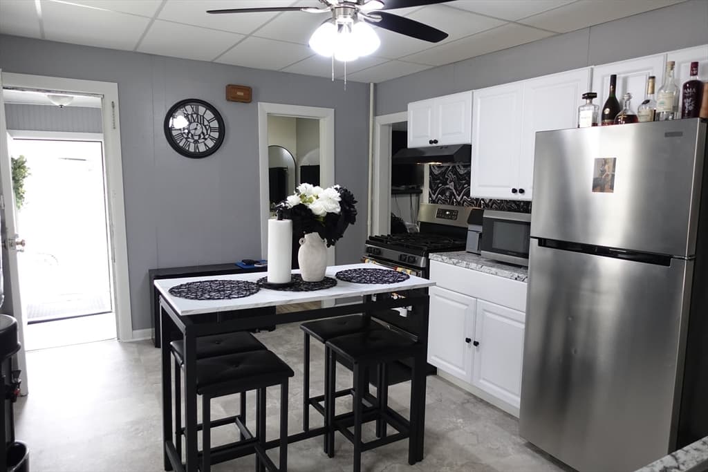 5 Vernon St, Holyoke MA 01040 photo 6