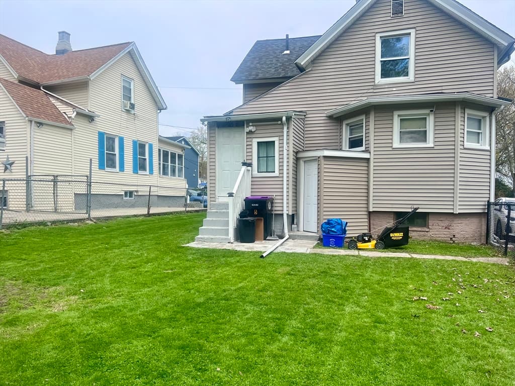 5 Vernon St, Holyoke MA 01040 photo 3