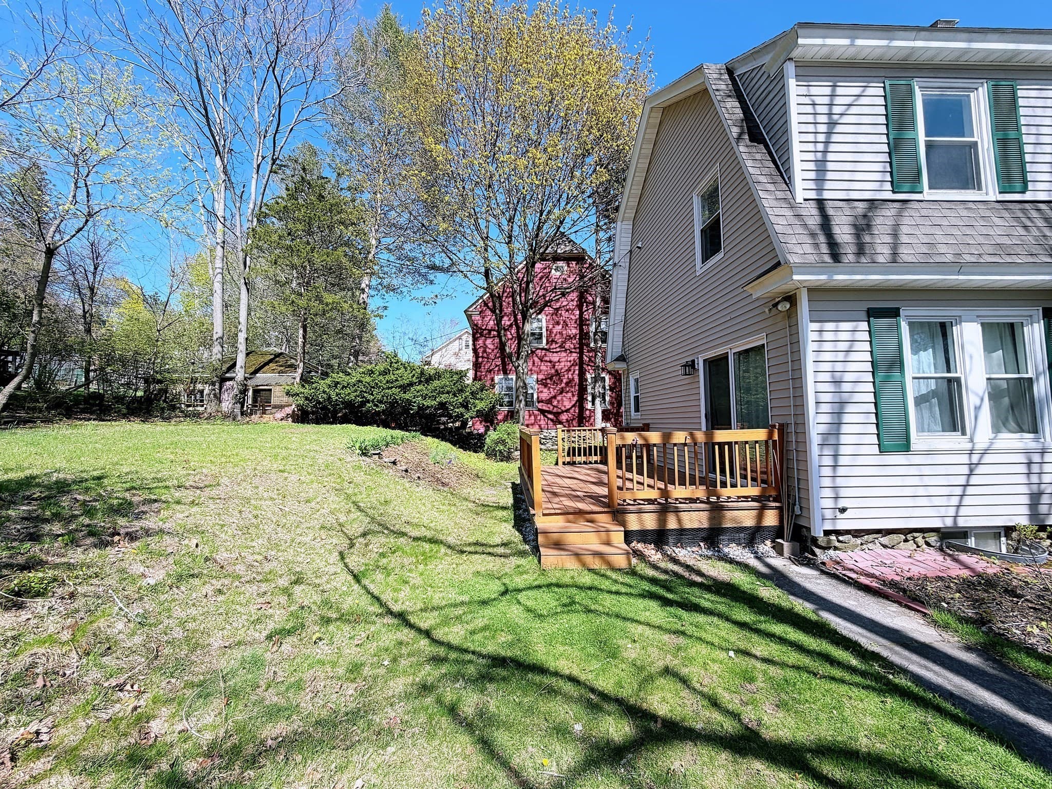 Single Family Residence at 4 Longfellow Rd, Worcester MA 01602, photo 32 of 36