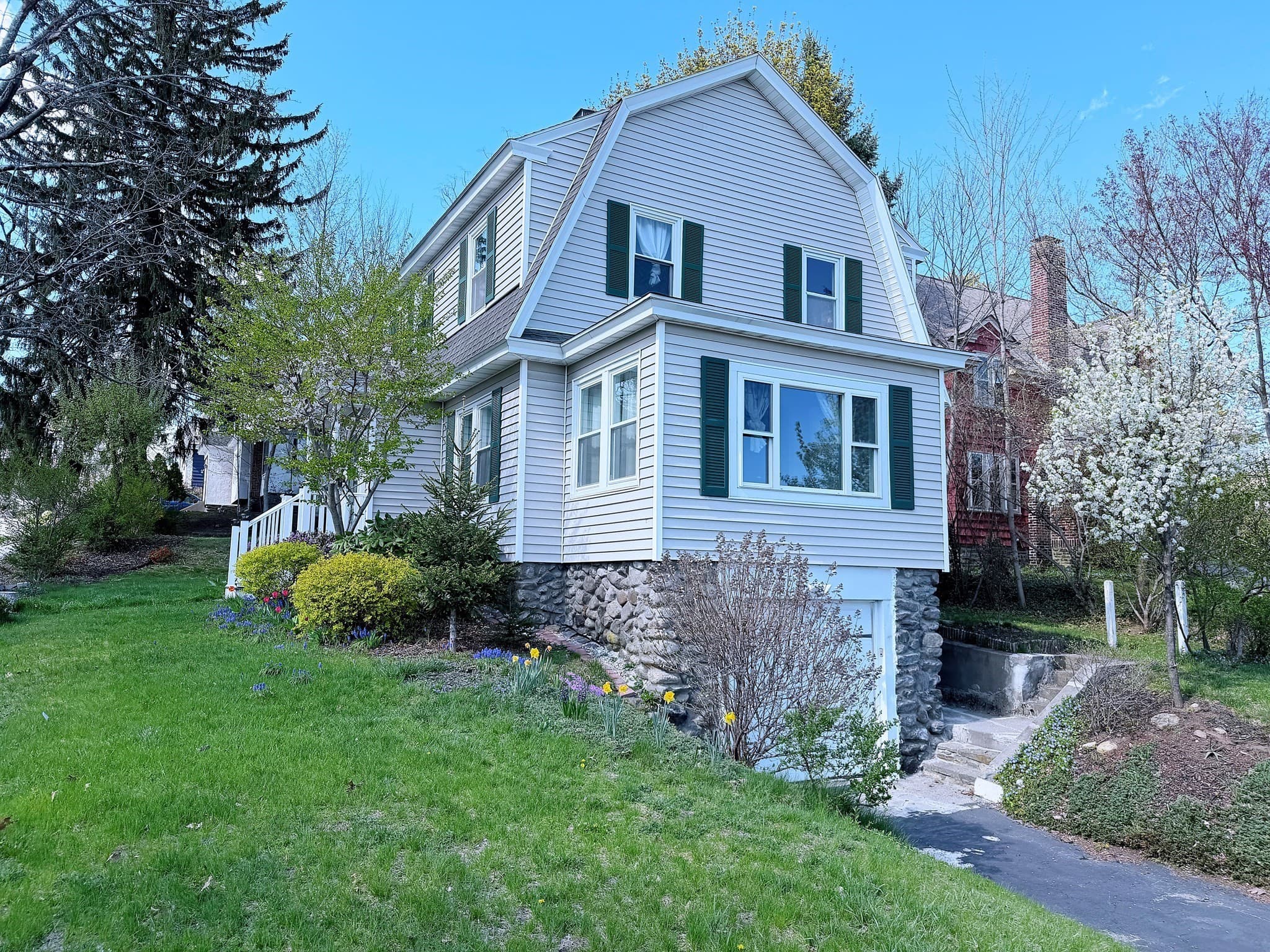 Single Family Residence at 4 Longfellow Rd, Worcester MA 01602, photo 28 of 36