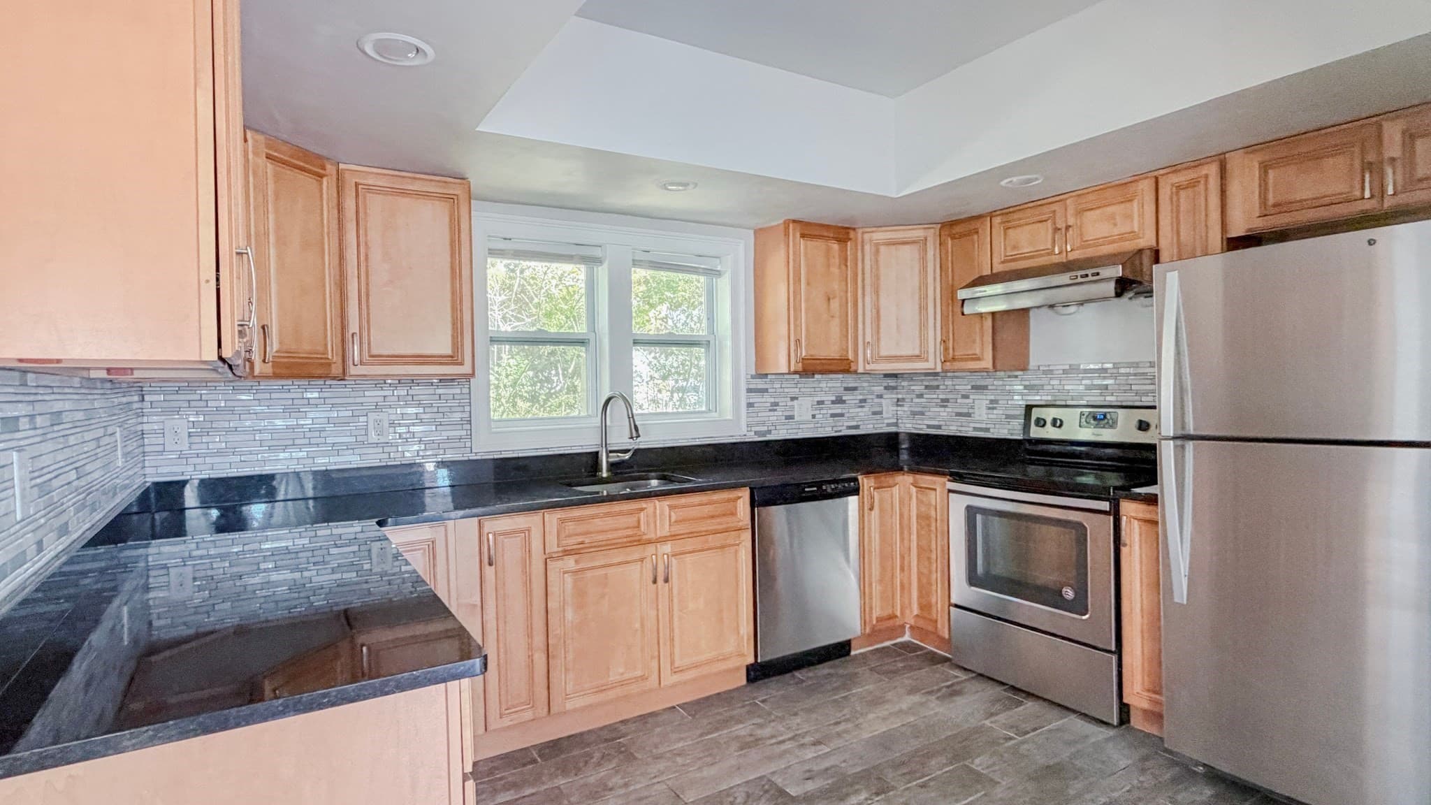 Single Family Residence at 4 Longfellow Rd, Worcester MA 01602, photo 11 of 36
