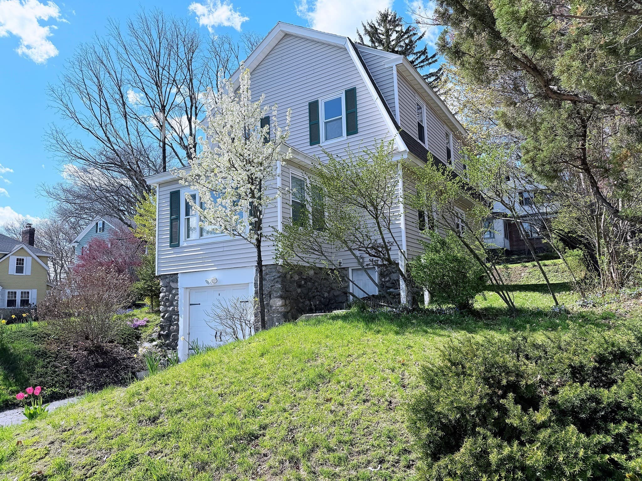 Single Family Residence at 4 Longfellow Rd, Worcester MA 01602, photo 29 of 36