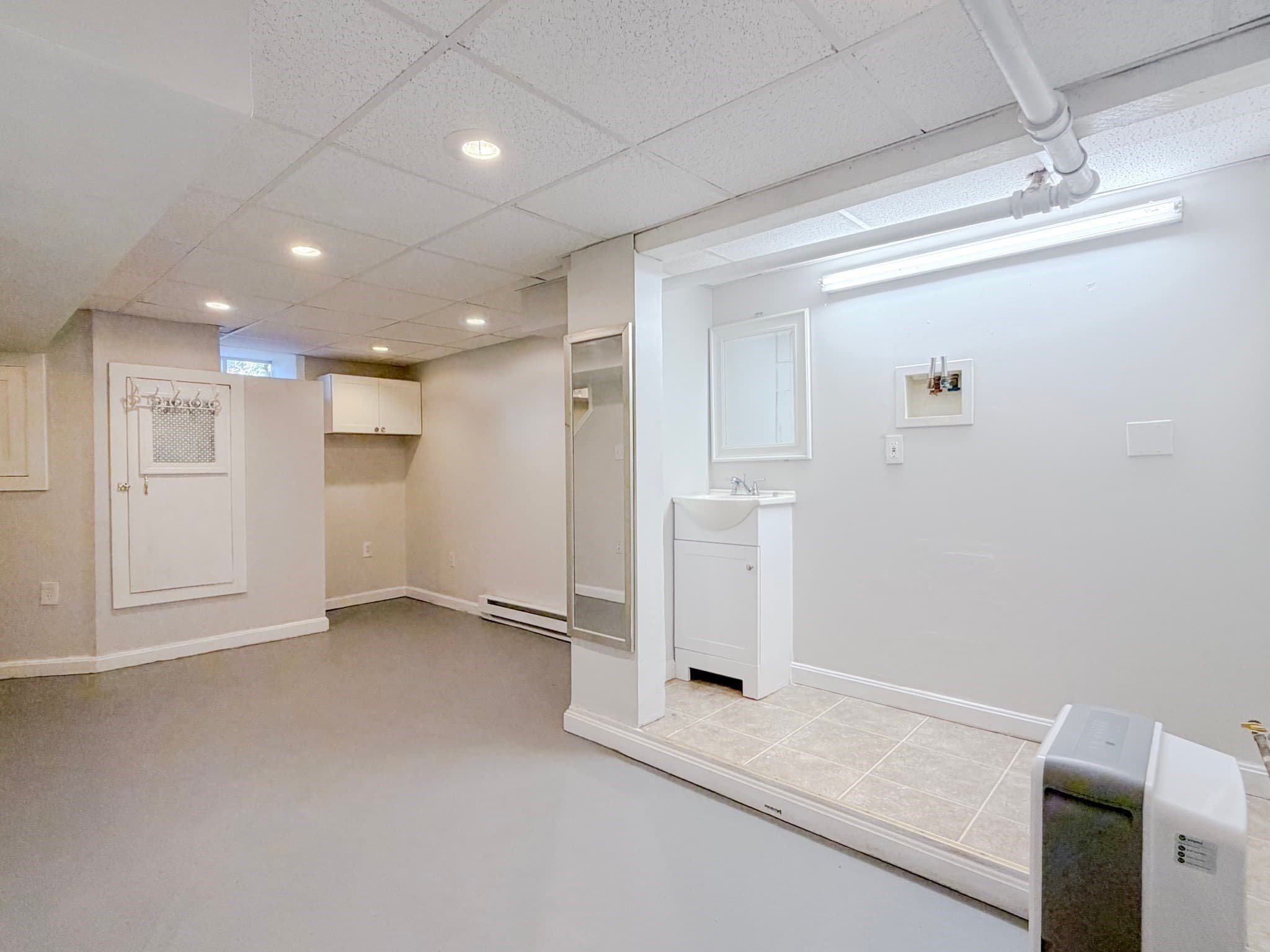 Single Family Residence at 4 Longfellow Rd, Worcester MA 01602, photo 25 of 36
