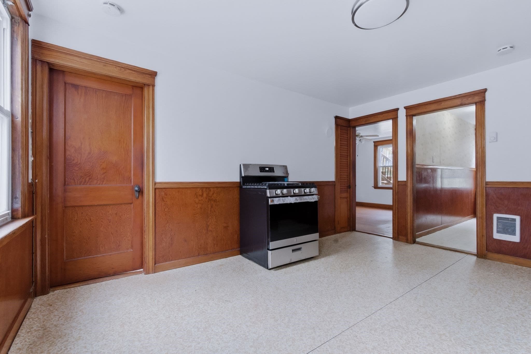 Multi Family at 7 Third Avenue, Dudley MA 01571, Dudley, photo 2 of 42