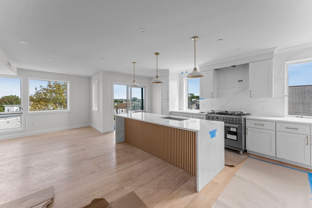 Condominium at 595 Broadway # 303, Somerville MA 02145, photo 3 of 12