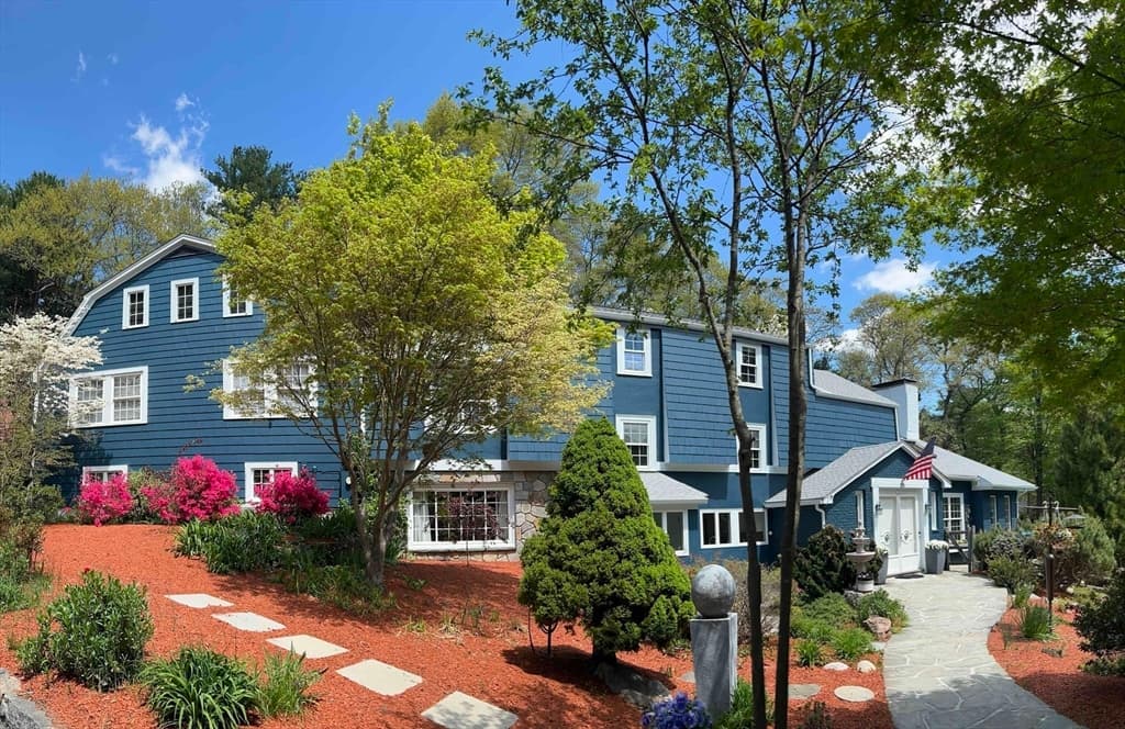 25 Pleasant St, Dover MA 02030