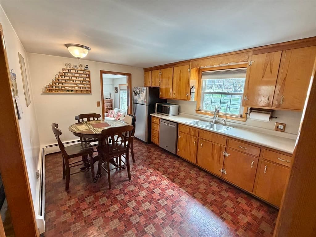 Single Family Residence at 54 River St, Billerica MA 01821, photo 9 of 26