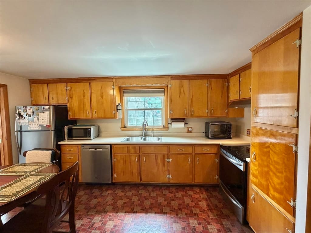 Single Family Residence at 54 River St, Billerica MA 01821, photo 8 of 26