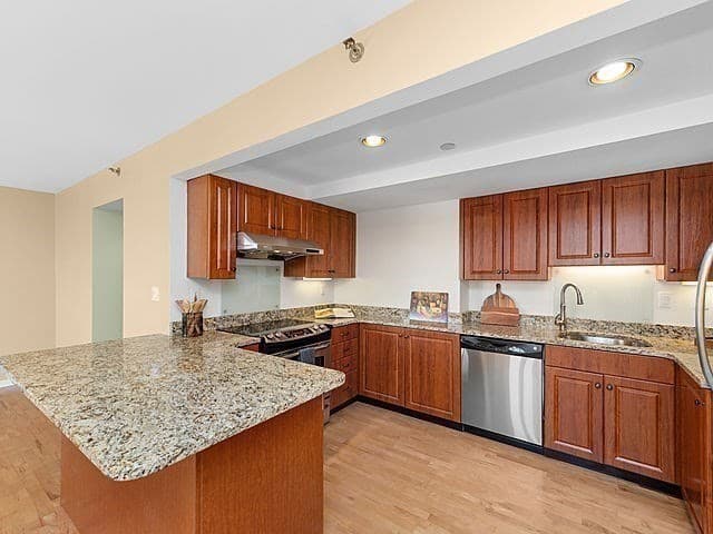 Condominium at 10 Rogers Street # 428, Cambridge MA 02142, Cambridge, photo 5 of 29