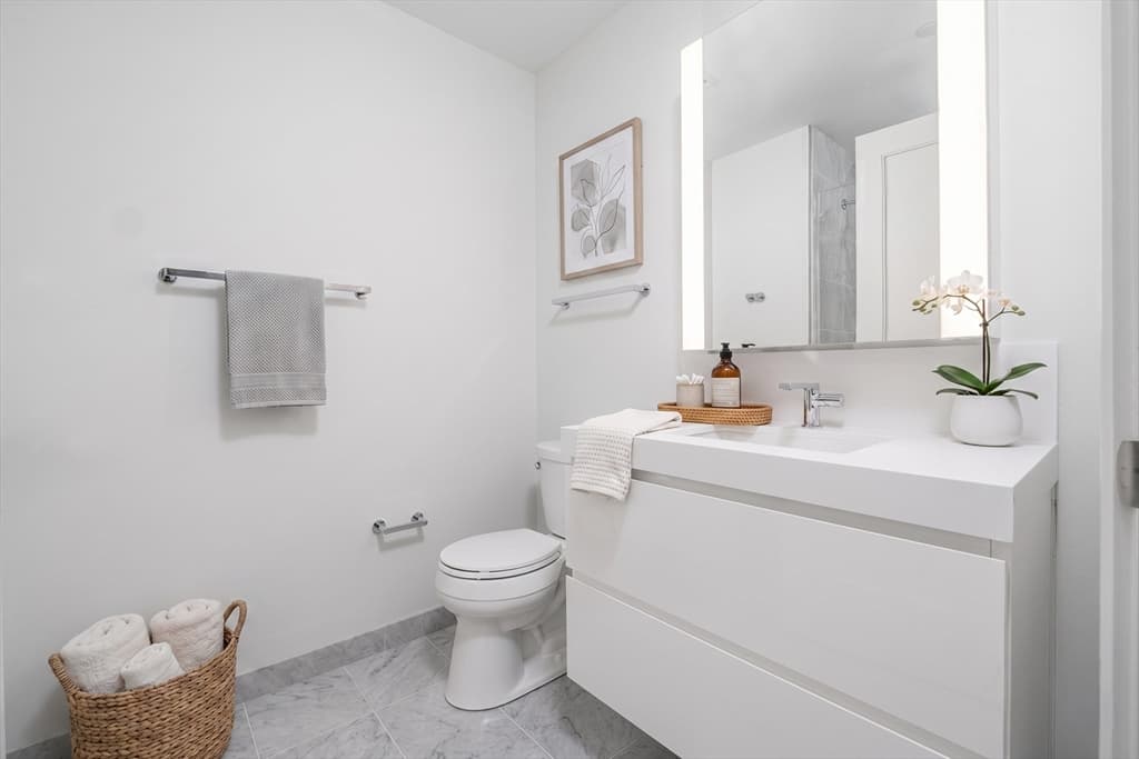 Condominium at 135 Seaport Blvd # 1508, Boston MA 02210, photo 4 of 31