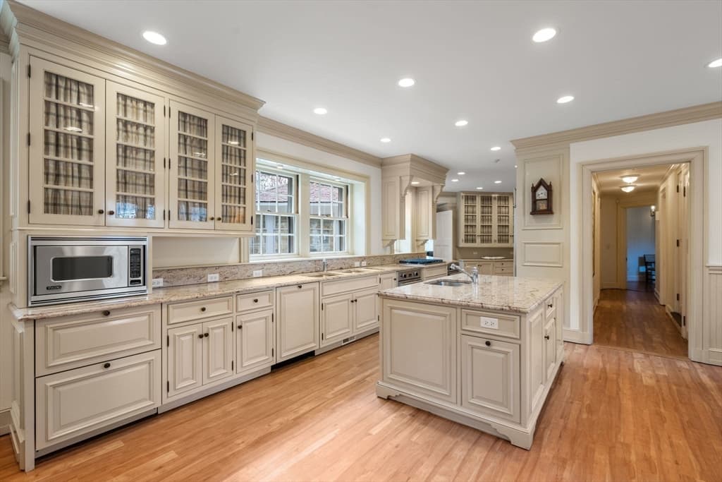 650 Canton Ave, Milton MA 02186 photo 15
