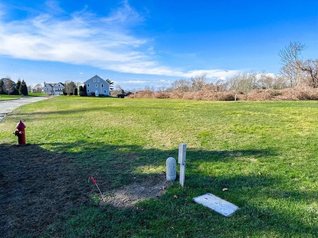 Residential at 8 Sunset Beach Rd, Fairhaven MA 02719, photo 2 of 4
