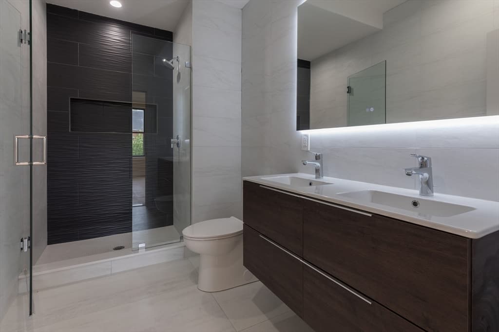 Condominium at 577 Massachusetts Ave PH, Boston MA 02118, photo 2 of 15