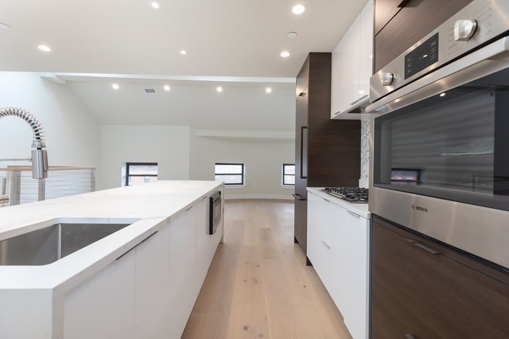 Condominium at 577 Massachusetts Ave PH, Boston MA 02118, photo 6 of 15