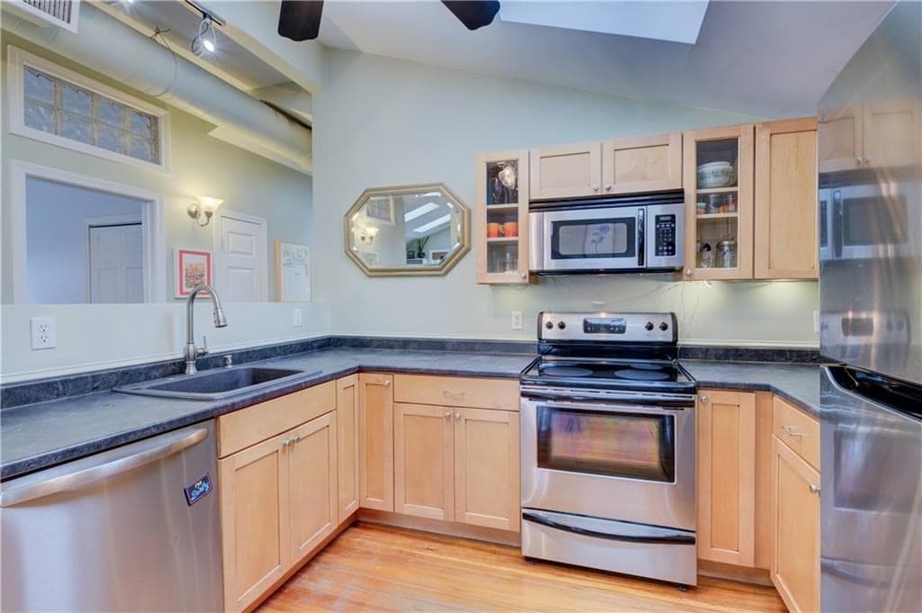 Condominium at 170 Fourth St # 3, Providence RI 02906, Providence, photo 15 of 32