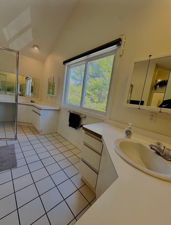 Condominium at 107 Arrowhead Circle # 107, Ashland MA 01721, photo 8 of 19