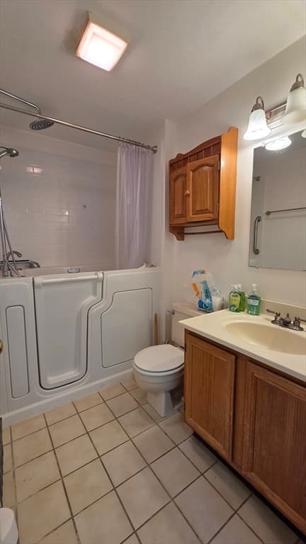 Condominium at 204 Treasure Island Rd # 204, Webster MA 01570, photo 12 of 25