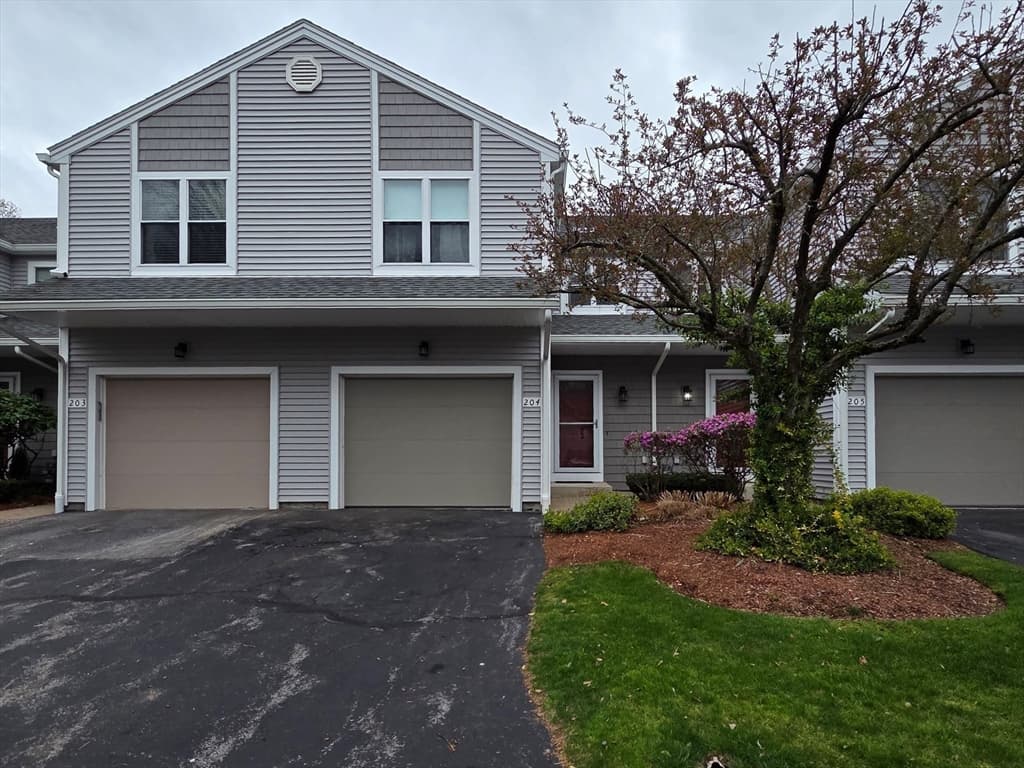 204 Treasure Island Rd # 204, Webster MA 01570