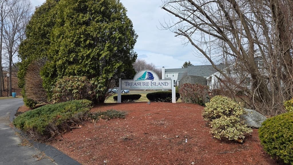 Condominium at 204 Treasure Island Rd # 204, Webster MA 01570, photo 24 of 25