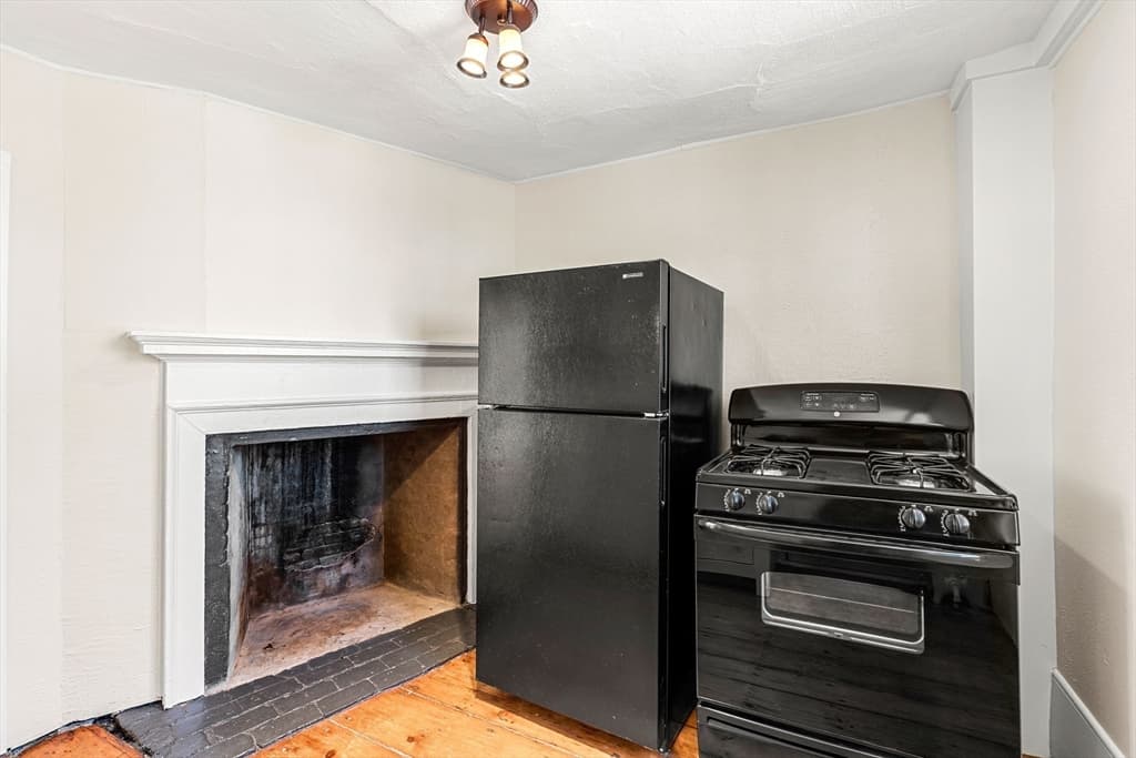 3 Family - 3 Units Up/Down at 31 Mugford St, Marblehead MA 01945, photo 13 of 28