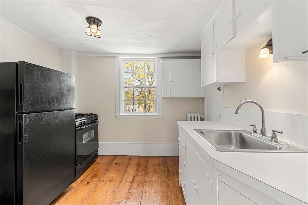 3 Family - 3 Units Up/Down at 31 Mugford St, Marblehead MA 01945, photo 12 of 28