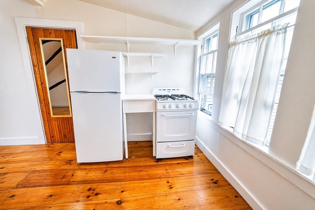 3 Family - 3 Units Up/Down at 31 Mugford St, Marblehead MA 01945, photo 22 of 28