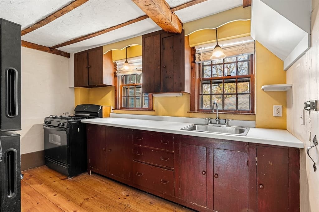 3 Family - 3 Units Up/Down at 31 Mugford St, Marblehead MA 01945, photo 5 of 28