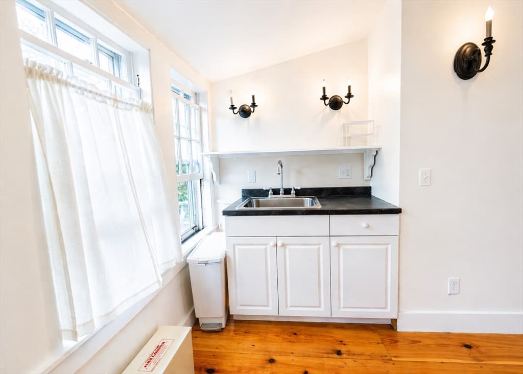 3 Family - 3 Units Up/Down at 31 Mugford St, Marblehead MA 01945, photo 24 of 28